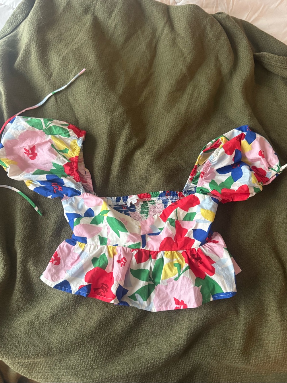 Floral Puff-Sleeve Cropped Blouse in Multi